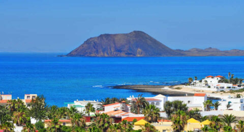 متعة السياحة في جزر الكناري الاسبانية