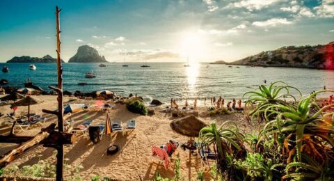 جزيرة ايبيزا الاسبانية إحدي أجمل جزر العالم السياحية