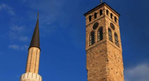 برج ساعة سراييفو الشهير من المعالم التاريخية في البوسنة