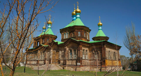 دليلك الشامل للسياحة في مدينة كاراكول بجمهورية قرغيزستان