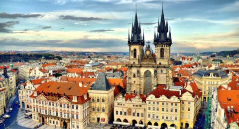 اذا كنت تريد السياحة في التشيك فنُرشح لك زيارة مدينة براغ